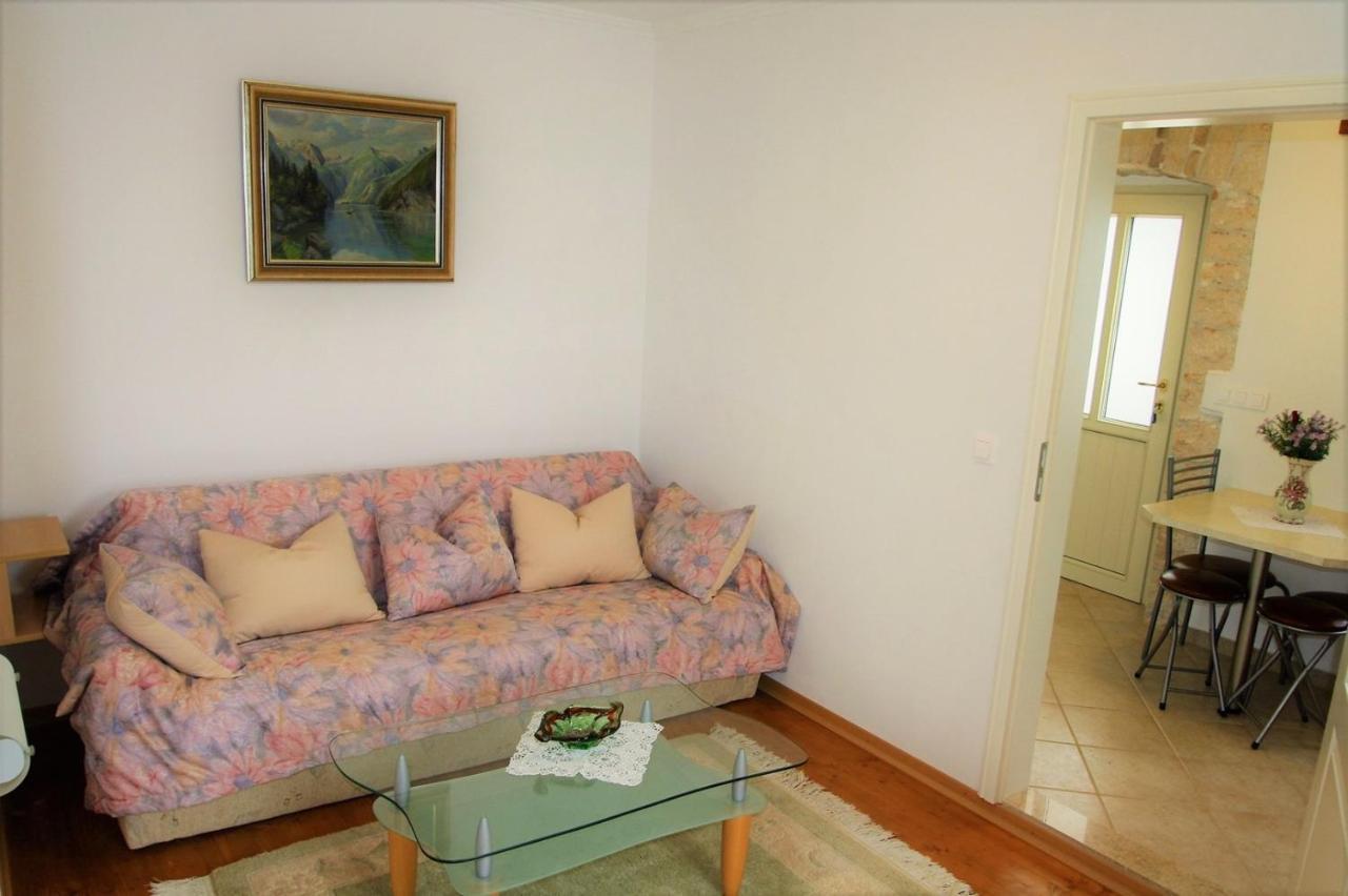 Apartment Marija Kaštelir Exteriör bild