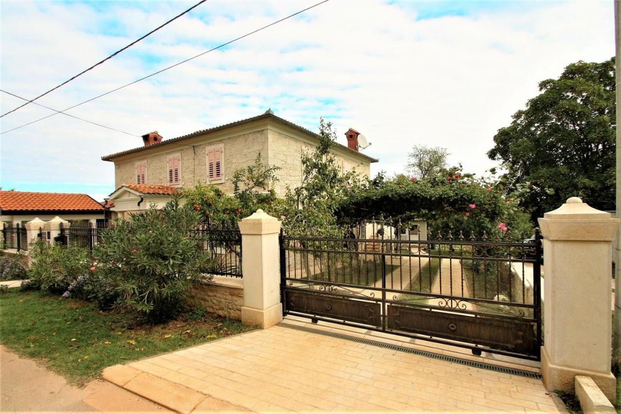 Apartment Marija Kaštelir Exteriör bild